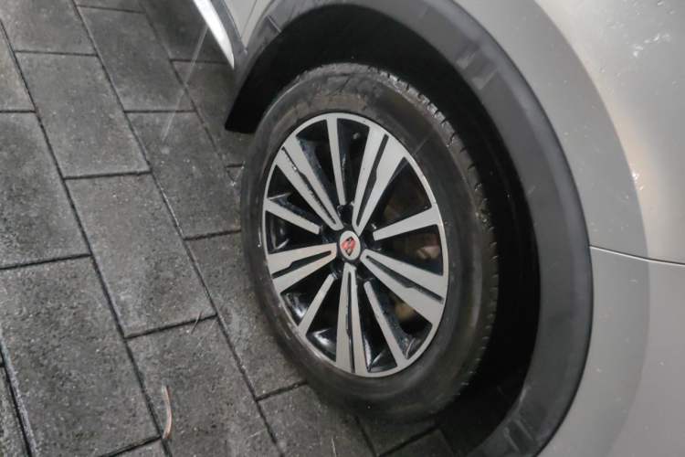 Used Roewe RX5 2020 20T Automatic 4G Connect Superior Flagship Edition Right Front Wheel Hub