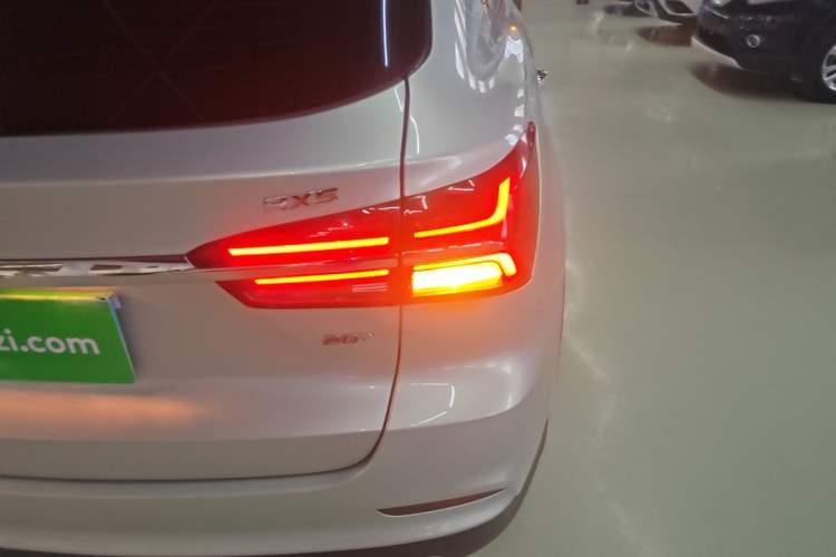 Used Roewe RX5 2020 20T Automatic 4G Connect Superior Flagship Edition Right Rear Taillight