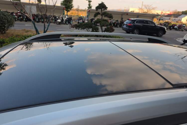 Used Roewe RX5 2020 20T Automatic 4G Connected Million Edition Roof