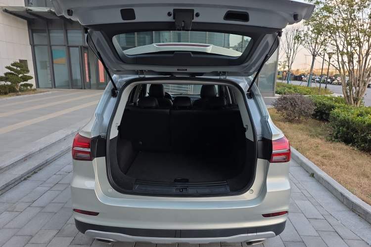 Used Roewe RX5 2020 20T Automatic 4G Connected Million Edition Trunk