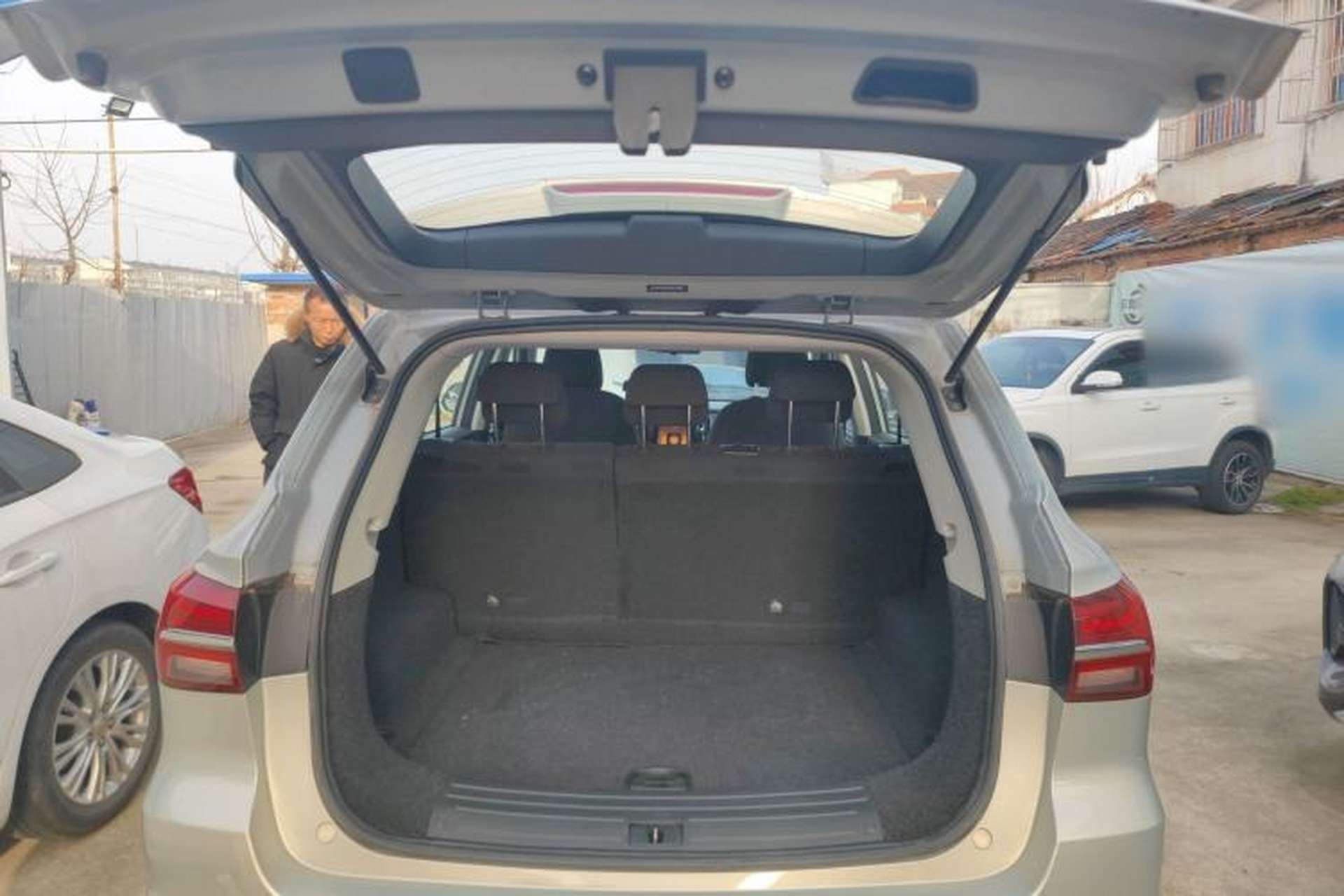 Used Roewe RX5 2020 20T Manual 4G Connect Million Edition Trunk