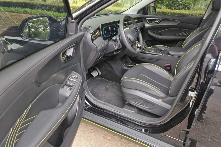 Used Roewe RX5 2021 PLUS 330TGI Automatic National Trend Intelligent Deluxe Edition Interior 1