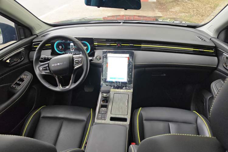 Used Roewe RX5 2021 PLUS 330TGI Automatic National Trend Intelligent Deluxe Edition Interior 4