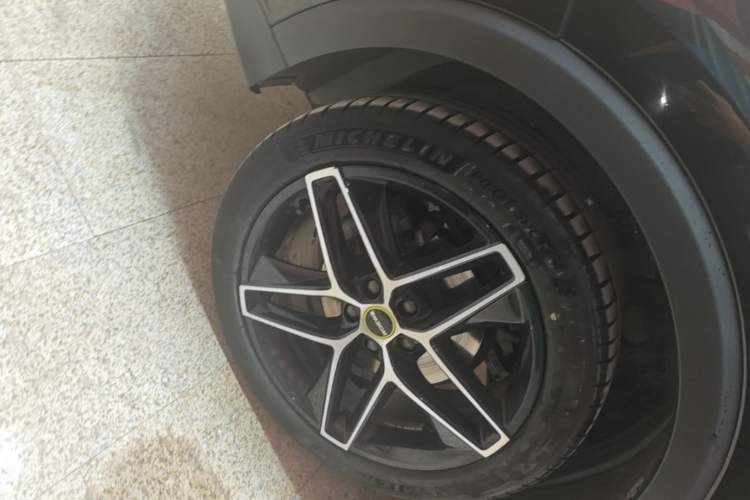 Used Roewe RX5 2021 PLUS 330TGI Automatic National Trend Intelligent Deluxe Edition Left Front Wheel Hub