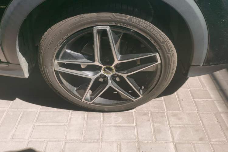 Used Roewe RX5 2021 PLUS 300TGI Automatic Ali National Trend Flagship Ronglin Edition Right Front Wheel Hub
