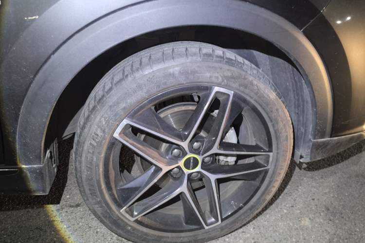 Used Roewe RX5 2021 PLUS 330TGI Automatic National Trend Intelligent Deluxe Edition Right Front Wheel Hub