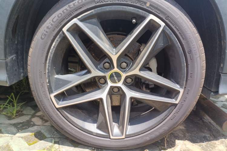 Used Roewe RX5 2021 PLUS 330TGI Automatic National Trend Intelligent Deluxe Edition Right Front Wheel Hub