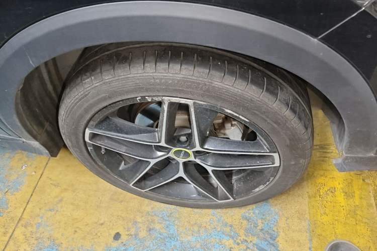 Used Roewe RX5 2021 PLUS 330TGI Automatic National Trend Intelligent Deluxe Edition Right Front Wheel Hub