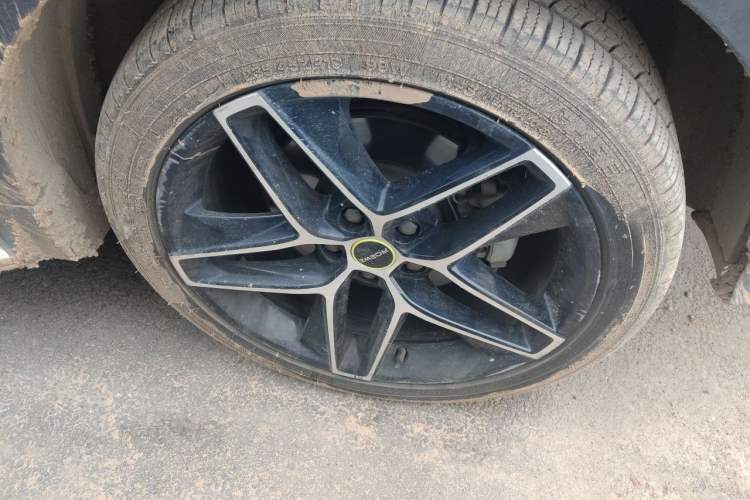 Used Roewe RX5 2021 PLUS 330TGI Automatic National Trend Intelligent Deluxe Edition Right Front Wheel Hub