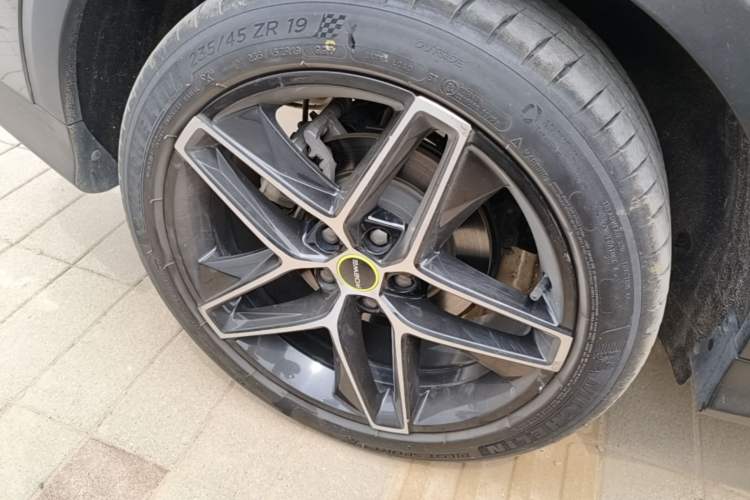 Used Roewe RX5 2021 PLUS 330TGI Automatic National Style Smart Enjoyment Edition Right Rear Wheel Hub