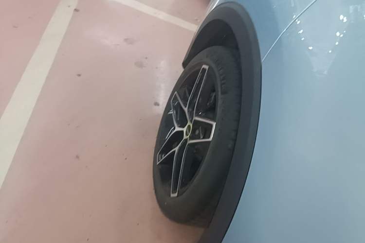 Used Roewe RX5 2021 PLUS 330TGI Jifeng National Style Smart Drive Edition Right Rear Wheel Hub