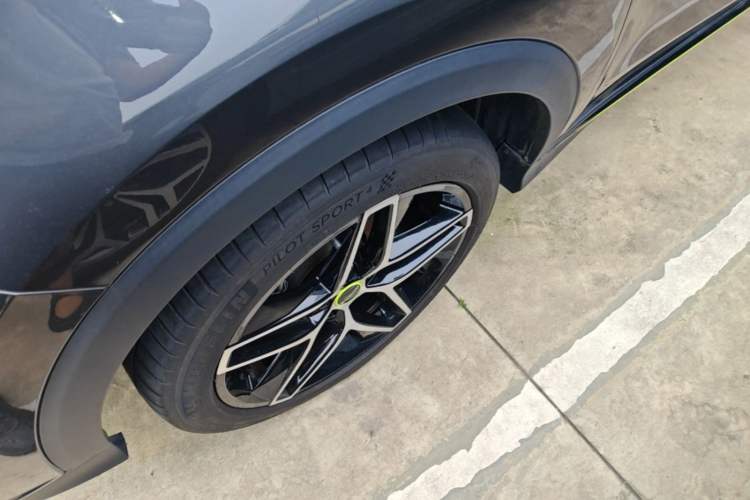 Used Roewe RX5 2021 PLUS 330TGI Automatic National Trend Intelligent Deluxe Edition Exterior 4