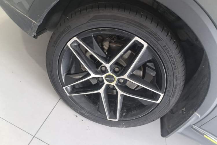 Used Roewe RX5 2021 PLUS 330TGI Automatic National Trend Intelligent Deluxe Edition Exterior 4