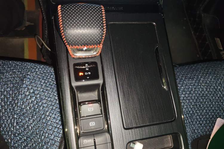 Used Roewe RX5 2021 PLUS 330TGI Automatic National Trend Intelligent Deluxe Edition Gear Lever