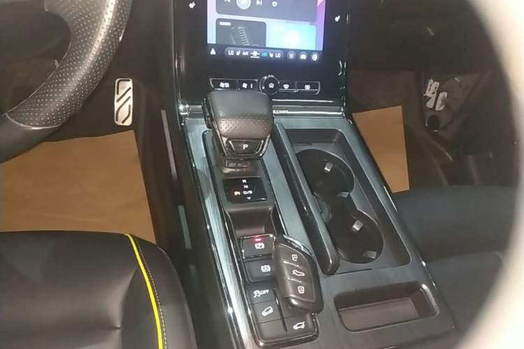 Used Roewe RX5 2021 PLUS 330TGI Automatic National Style Smart Luxury Edition Gear Lever