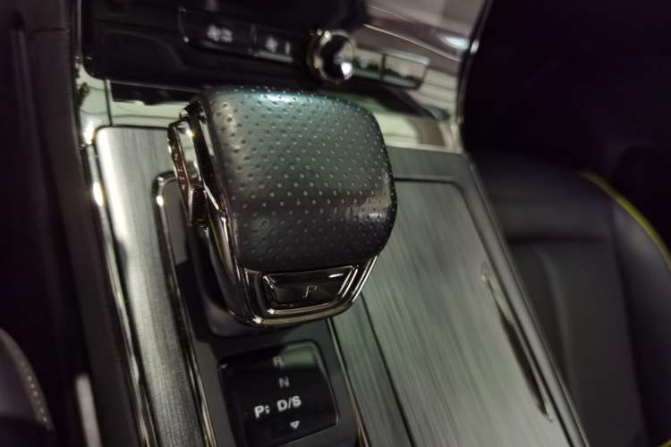Used Roewe RX5 2021 PLUS 330TGI Automatic National Style Smart Luxury Edition Gear Lever