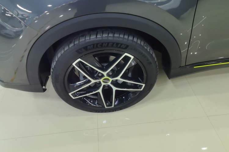 Used Roewe RX5 2021 PLUS 330TGI Automatic National Trend Intelligent Deluxe Edition Left Front Wheel Hub