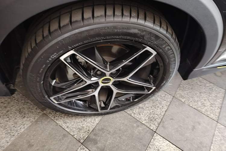 Used Roewe RX5 2021 PLUS 330TGI Automatic National Style Smart Enjoyment Edition Left Front Wheel Hub