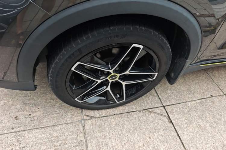 Used Roewe RX5 2021 PLUS 330TGI Automatic National Style Smart Enjoyment Edition Left Front Wheel Hub