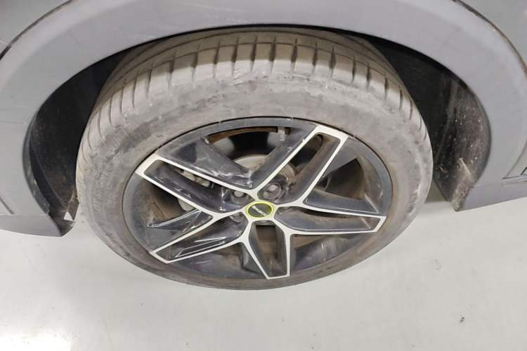 Used Roewe RX5 2021 PLUS 330TGI Automatic National Trend Intelligent Deluxe Edition Left Front Wheel Hub