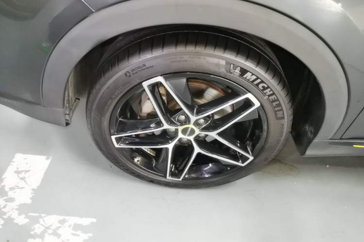Used Roewe RX5 2021 PLUS 330TGI Automatic National Trend Intelligent Deluxe Edition Left Front Wheel Hub