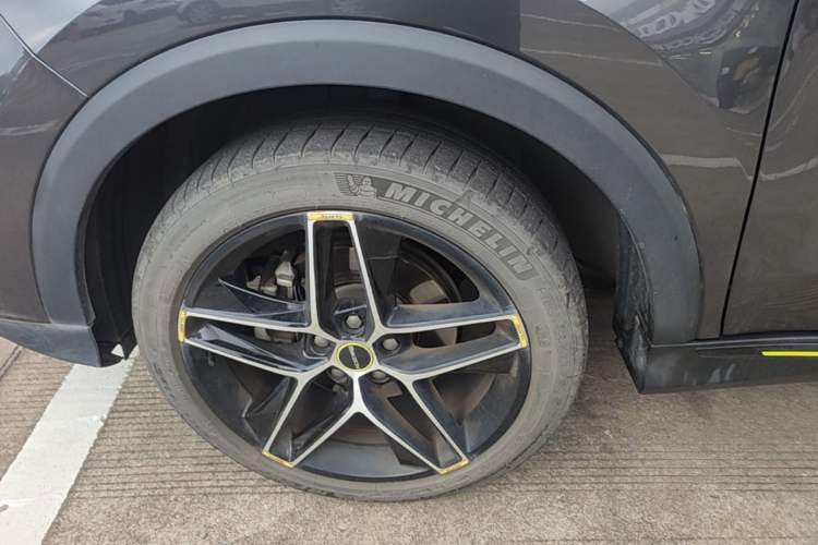 Used Roewe RX5 2021 PLUS 330TGI Automatic National Trend Intelligent Deluxe Edition Left Front Wheel Hub