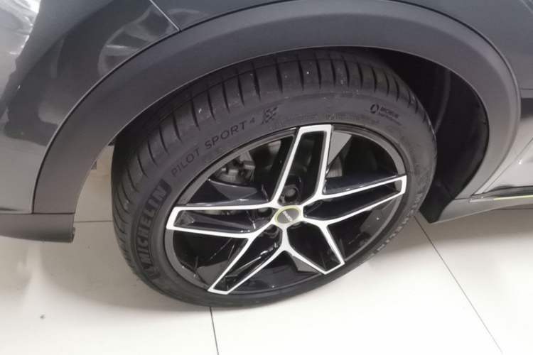 Used Roewe RX5 2021 PLUS 330TGI Automatic National Style Smart Enjoyment Edition Left Front Wheel Hub