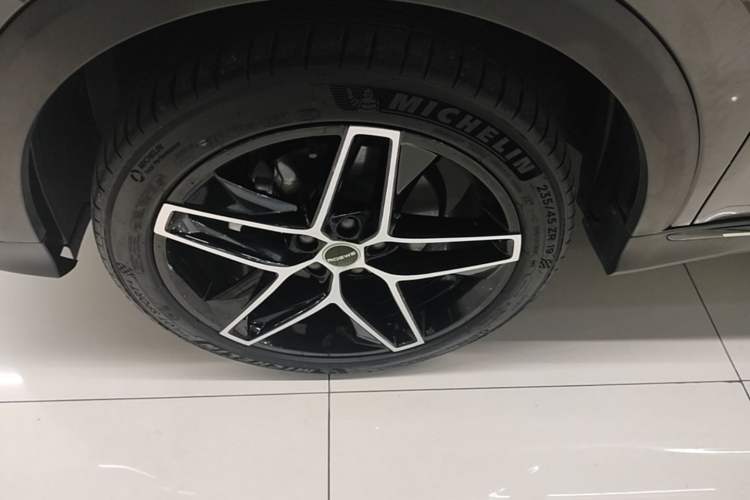 Used Roewe RX5 2021 PLUS 330TGI Automatic National Trend Intelligent Deluxe Edition Left Front Wheel Hub