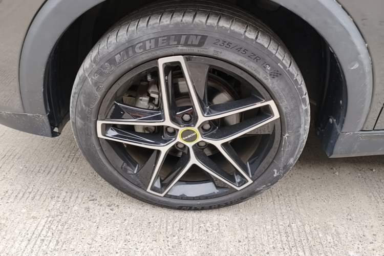 Used Roewe RX5 2021 PLUS 330TGI Automatic National Trend Intelligent Deluxe Edition Left Front Wheel Hub