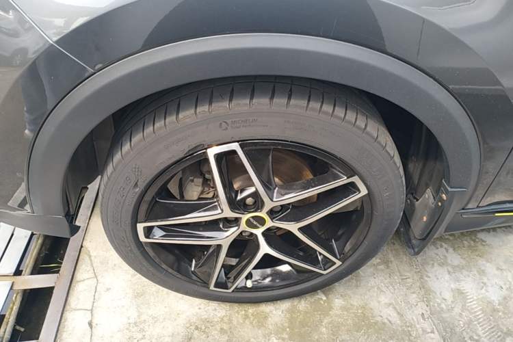 Used Roewe RX5 2021 PLUS 330TGI Automatic National Style Smart Enjoyment Edition Left Front Wheel Hub