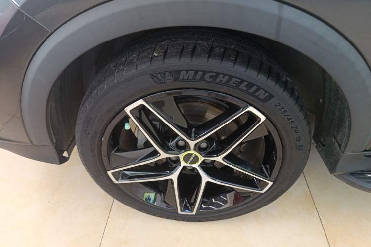 Used Roewe RX5 2021 PLUS 330TGI Automatic National Style Smart Enjoyment Edition Left Front Wheel Hub