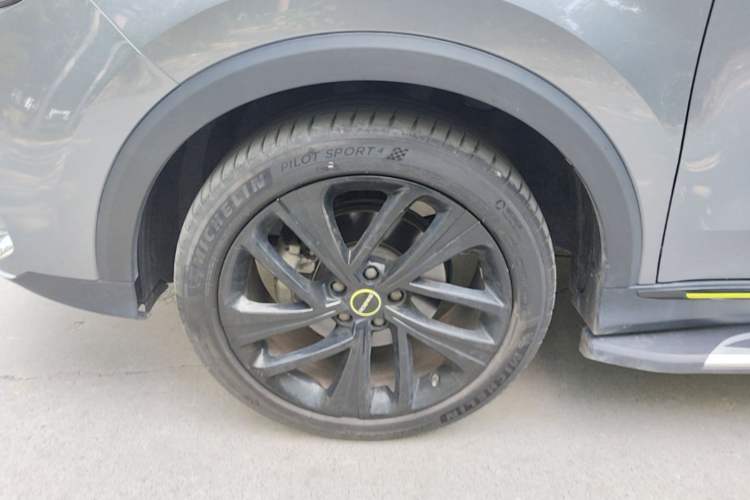 Used Roewe RX5 2021 PLUS 300TGI Automatic Ali National Trend Luxury Ronglin Edition Left Front Wheel Hub