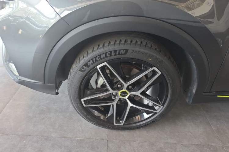 Used Roewe RX5 2021 PLUS 330TGI Automatic National Trend Intelligent Deluxe Edition Left Front Wheel Hub