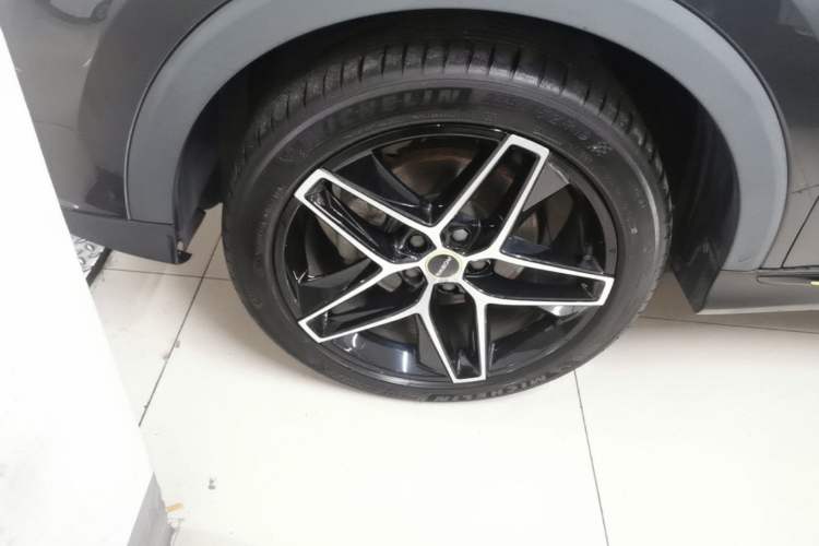 Used Roewe RX5 2021 PLUS 330TGI Automatic National Style Smart Enjoyment Edition Left Front Wheel Hub