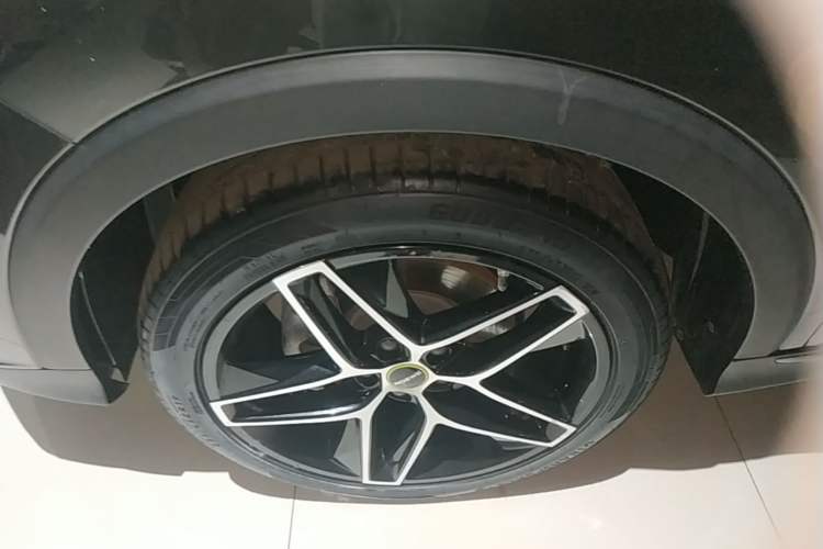 Used Roewe RX5 2021 PLUS 330TGI Automatic National Style Smart Luxury Edition Left Front Wheel Hub