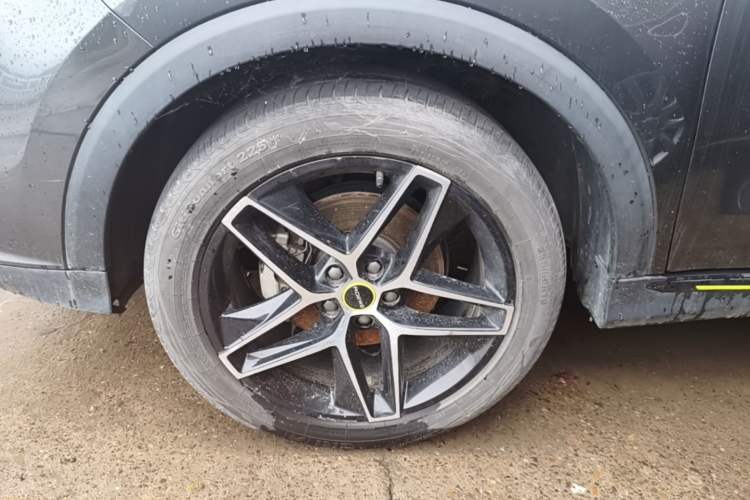 Used Roewe RX5 2021 PLUS 330TGI Automatic National Trend Intelligent Deluxe Edition Left Front Wheel Hub