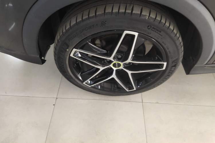 Used Roewe RX5 2021 PLUS 330TGI Automatic National Trend Intelligent Deluxe Edition Left Front Wheel Hub