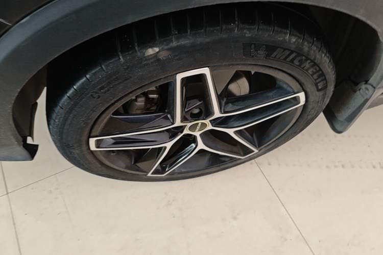 Used Roewe RX5 2021 PLUS 330TGI Automatic National Style Smart Enjoyment Edition Left Front Wheel Hub