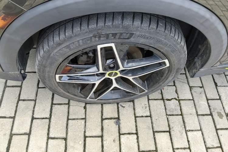 Used Roewe RX5 2021 PLUS 330TGI Automatic National Trend Intelligent Deluxe Edition Left Front Wheel Hub