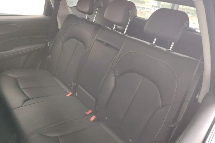 Used Roewe RX5 2021 PLUS 330TGI Automatic National Style Smart Enjoyment Edition Left Rear Seat