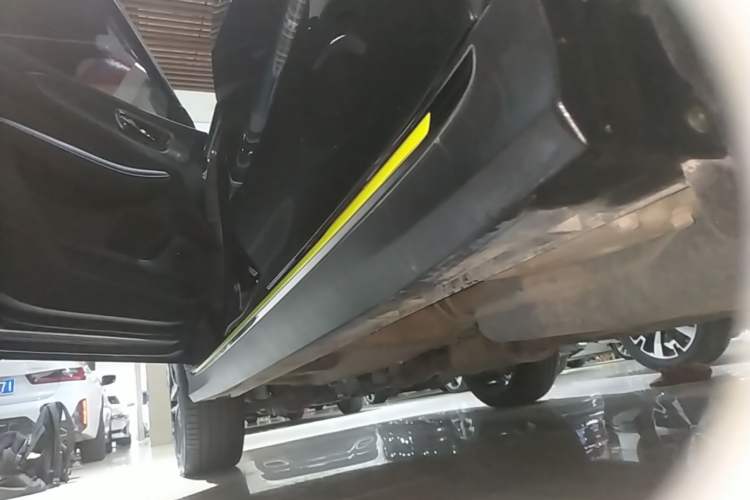Used Roewe RX5 2021 PLUS 330TGI Automatic National Style Smart Luxury Edition Left Side Sill