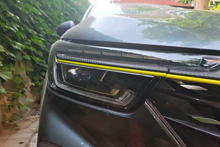 Used Roewe RX5 2021 PLUS 330TGI Automatic National Trend Intelligent Deluxe Edition Right Front Headlight