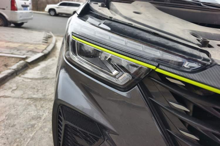 Used Roewe RX5 2021 PLUS 330TGI Automatic National Style Smart Enjoyment Edition Right Front Headlight