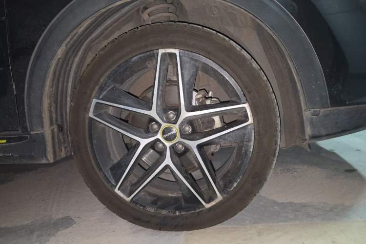 Used Roewe RX5 2021 PLUS 330TGI Automatic National Style Smart Enjoyment Edition Right Front Wheel Hub