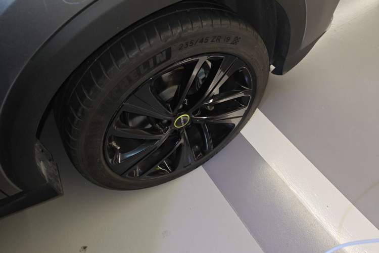 Used Roewe RX5 2021 PLUS 300TGI Automatic Ali National Trend Luxury Ronglin Edition Right Front Wheel Hub