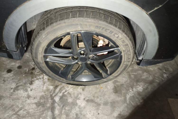 Used Roewe RX5 2021 PLUS 330TGI Automatic National Trend Intelligent Deluxe Edition Right Front Wheel Hub