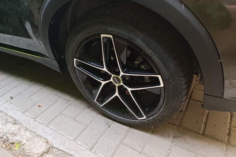 Used Roewe RX5 2021 PLUS 330TGI Automatic National Trend Intelligent Deluxe Edition Right Front Wheel Hub