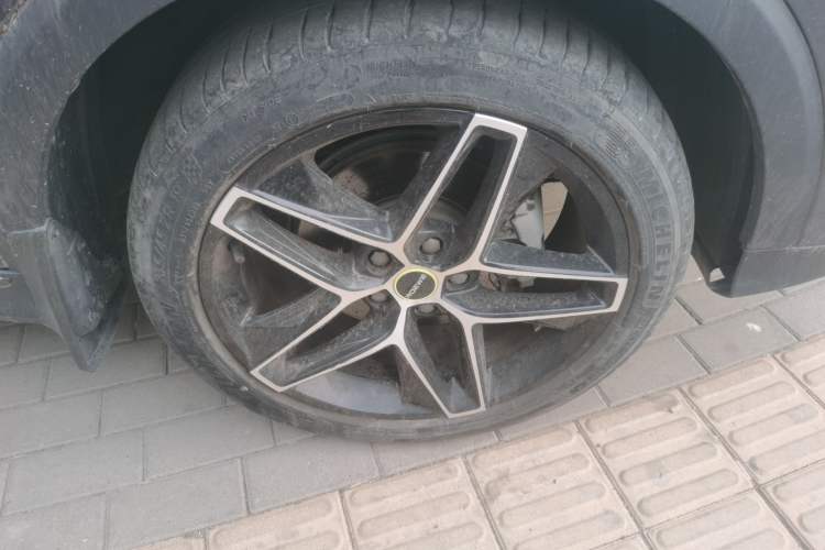 Used Roewe RX5 2021 PLUS 330TGI Automatic National Style Smart Luxury Edition Right Front Wheel Hub