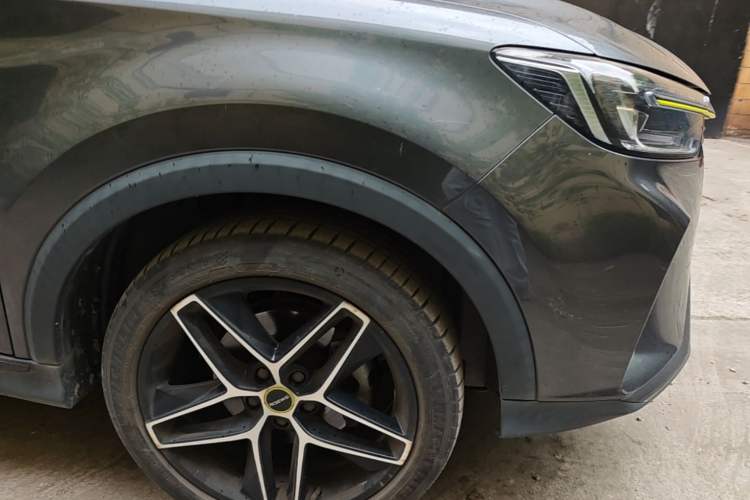 Used Roewe RX5 2021 PLUS 330TGI Automatic National Style Smart Luxury Edition Right Front Wheel Hub