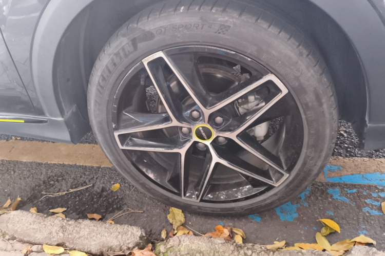 Used Roewe RX5 2021 PLUS 330TGI Automatic National Style Smart Enjoyment Edition Right Front Wheel Hub